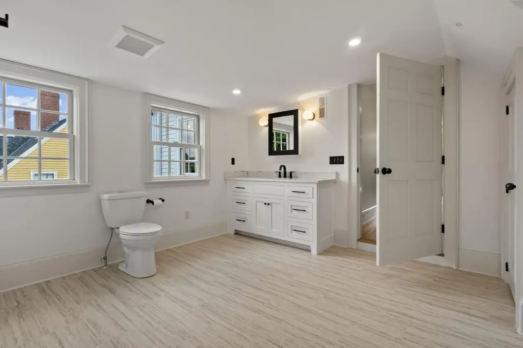 21 Academy Street Hallowell ME 04347