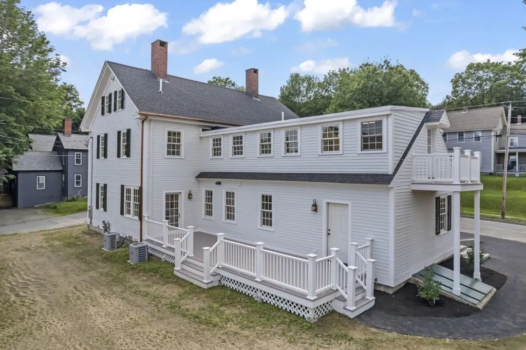 21 Academy Street Hallowell ME 04347