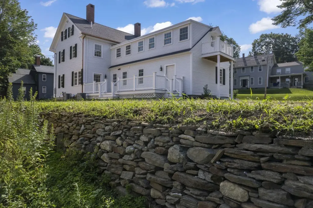 21 Academy Street Hallowell ME 04347