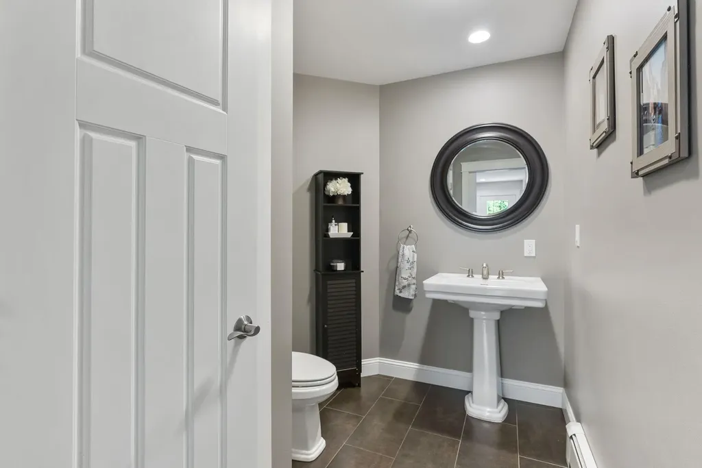 6 Fox Hall Road Falmouth ME 04105