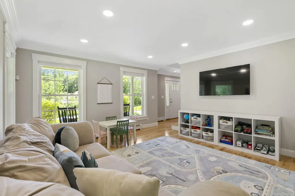 6 Fox Hall Road Falmouth ME 04105