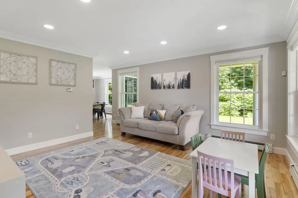 6 Fox Hall Road Falmouth ME 04105