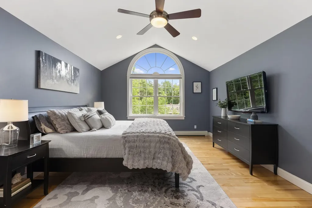 6 Fox Hall Road Falmouth ME 04105
