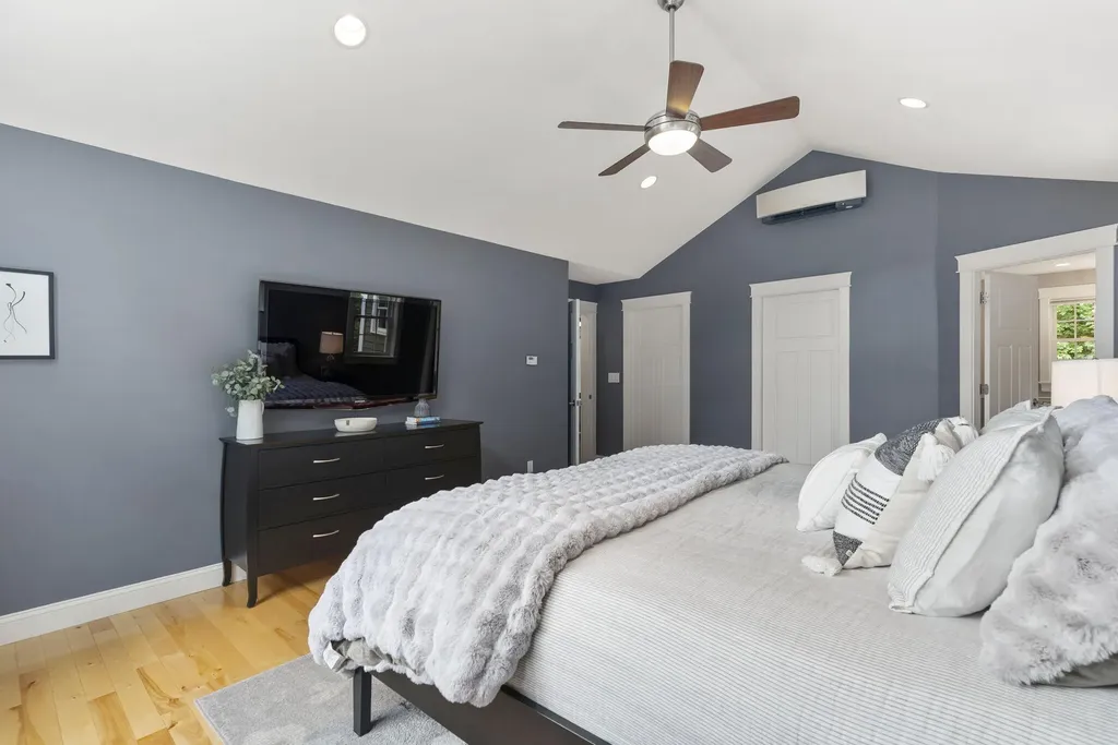 6 Fox Hall Road Falmouth ME 04105
