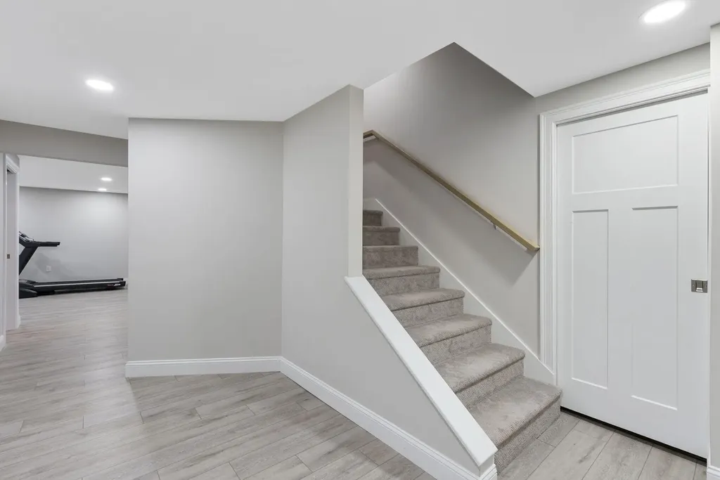 6 Fox Hall Road Falmouth ME 04105
