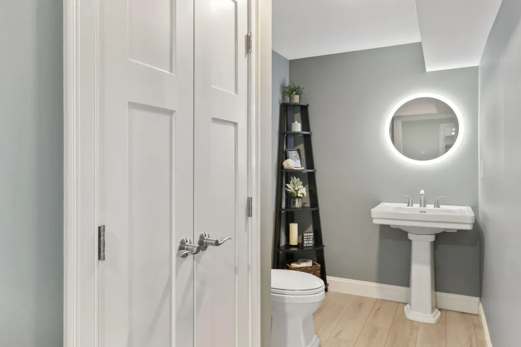 6 Fox Hall Road Falmouth ME 04105