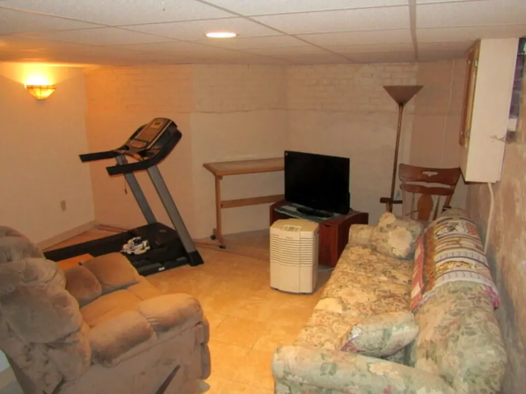 27 Shepley Street Auburn ME 04210