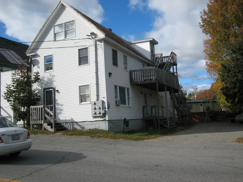 129 Bridge Street Farmington ME 04938