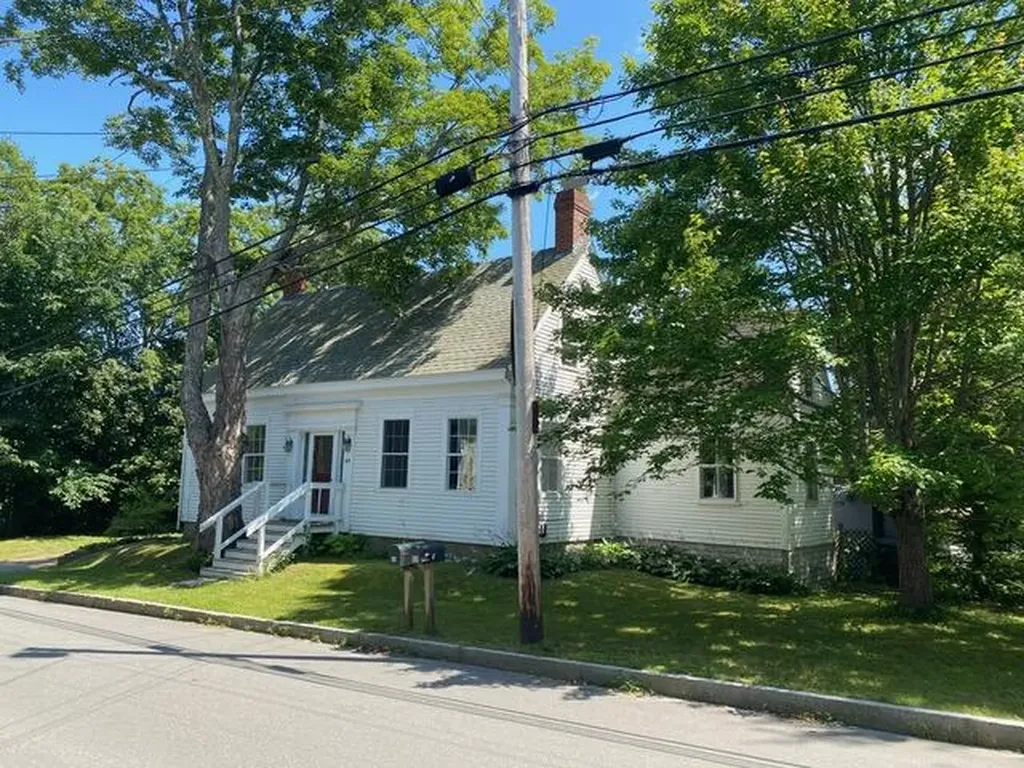 49 Church Street Damariscotta ME 04543