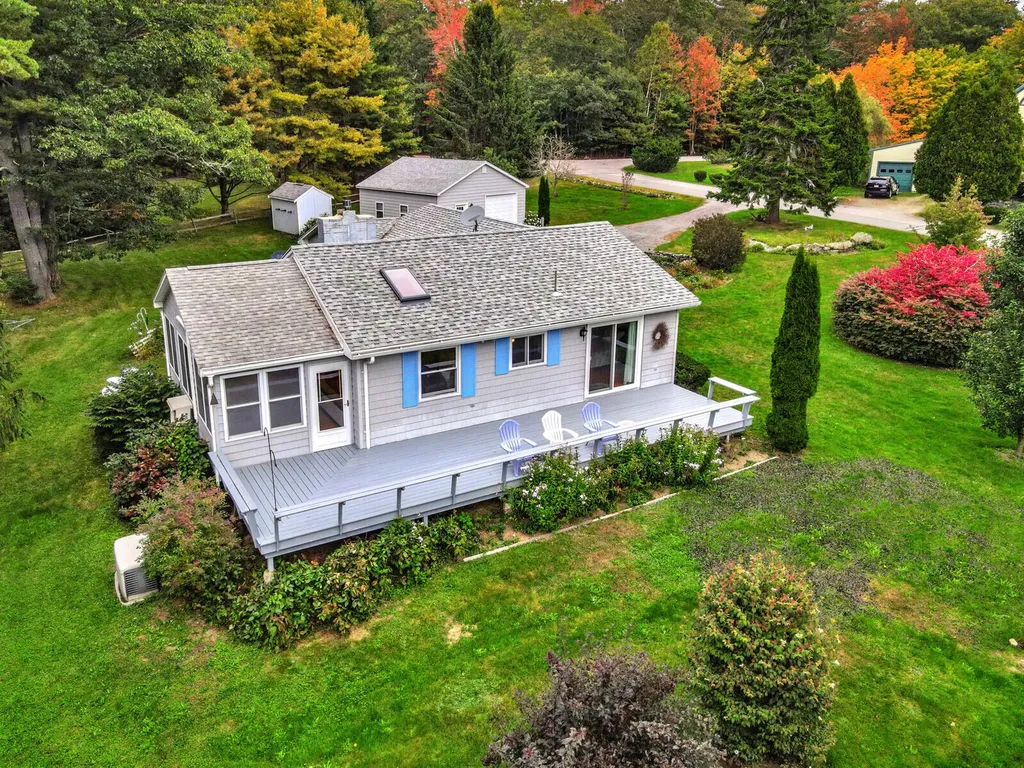 5 Quarry Point Road Edgecomb ME 04556