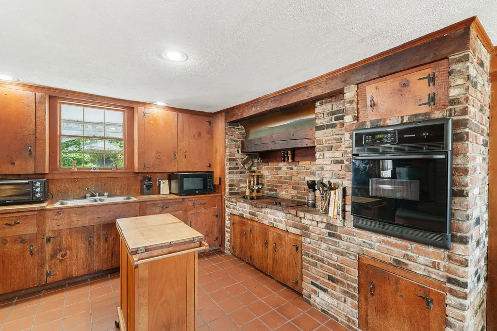 282 Quaker Ridge Road Leeds ME 04263