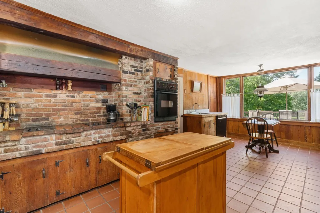 282 Quaker Ridge Road Leeds ME 04263