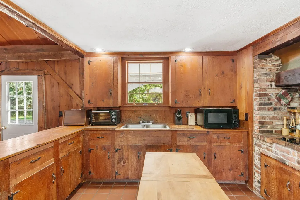 282 Quaker Ridge Road Leeds ME 04263