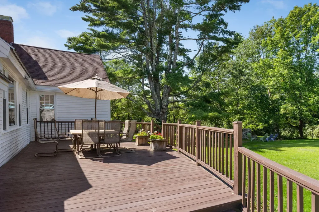 282 Quaker Ridge Road Leeds ME 04263