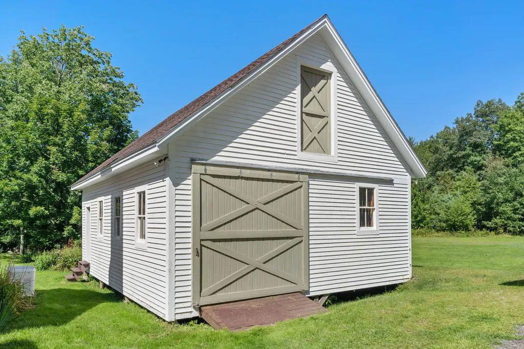 282 Quaker Ridge Road Leeds ME 04263