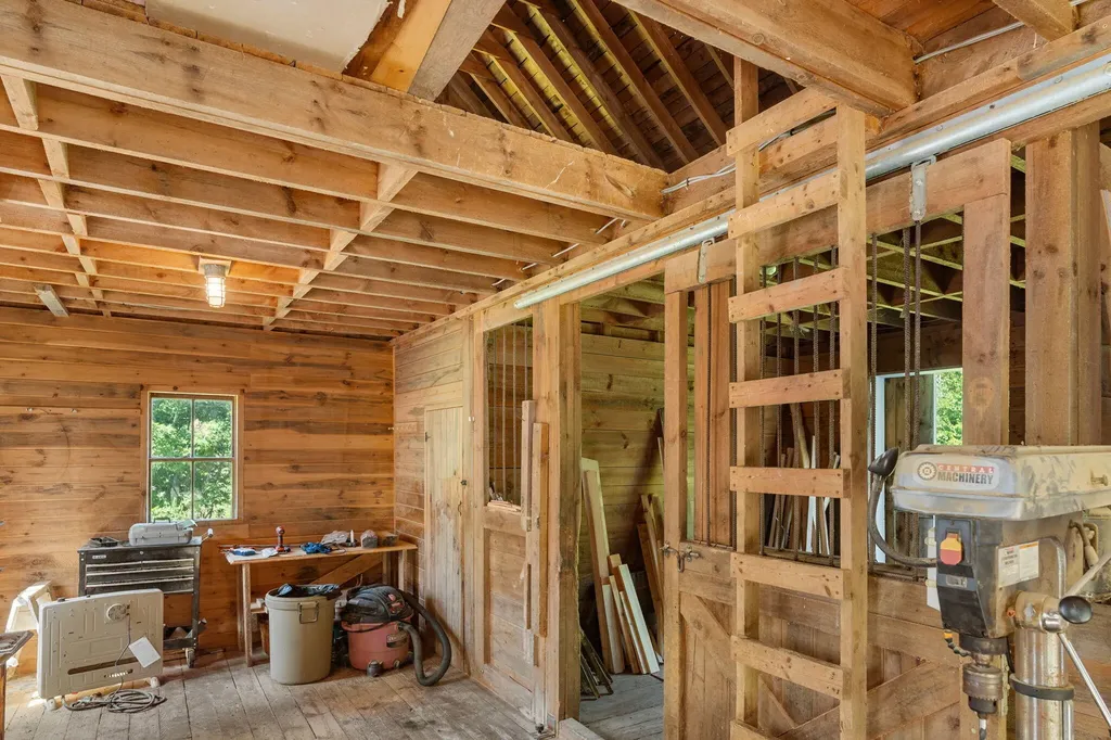 282 Quaker Ridge Road Leeds ME 04263