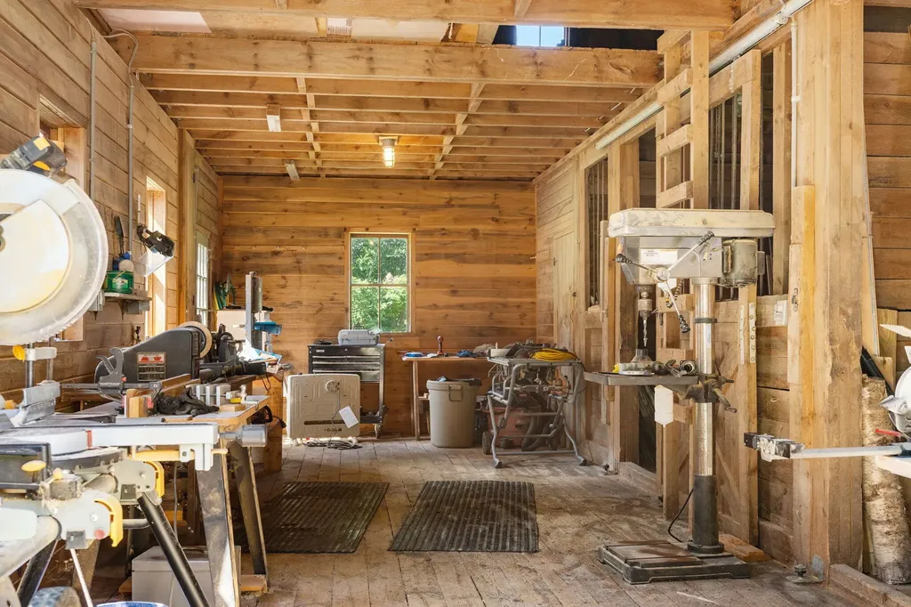 282 Quaker Ridge Road Leeds ME 04263