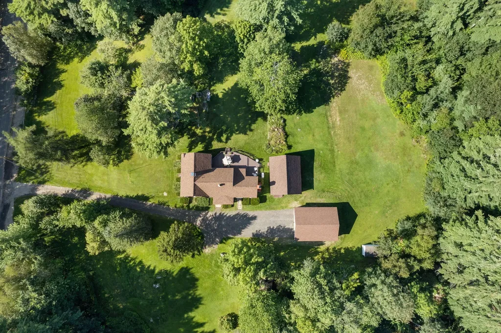 282 Quaker Ridge Road Leeds ME 04263