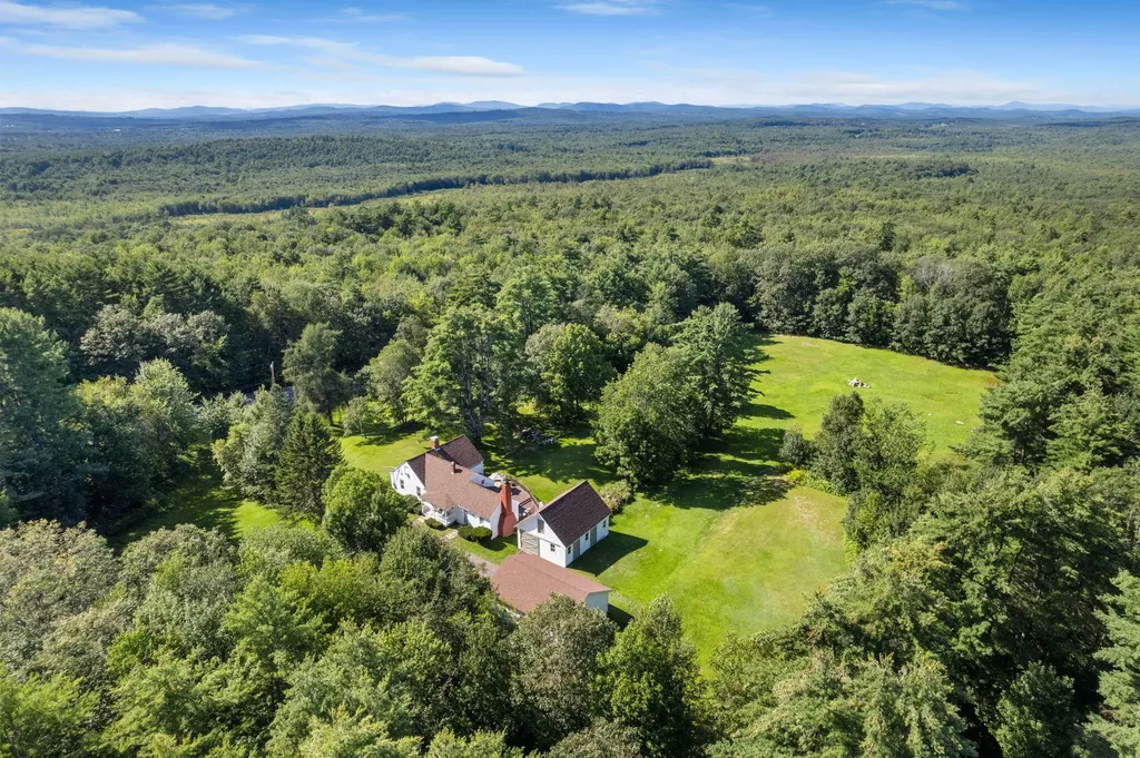 282 Quaker Ridge Road Leeds ME 04263