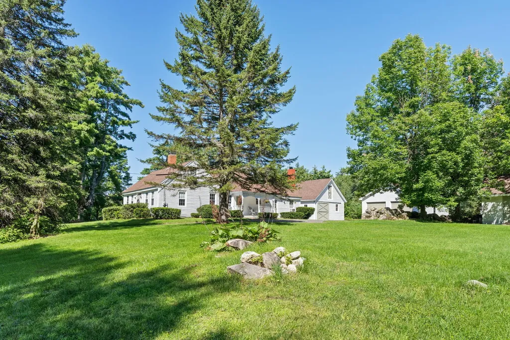 282 Quaker Ridge Road Leeds ME 04263