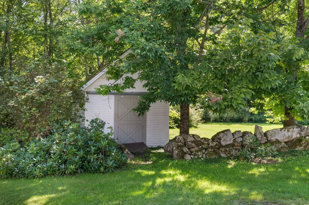 282 Quaker Ridge Road Leeds ME 04263