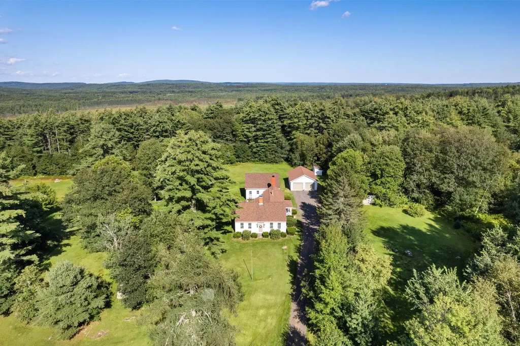 282 Quaker Ridge Road Leeds ME 04263