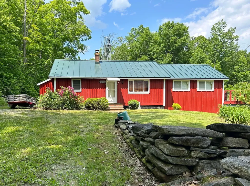101 Thurlow Drive Hartford ME 04220