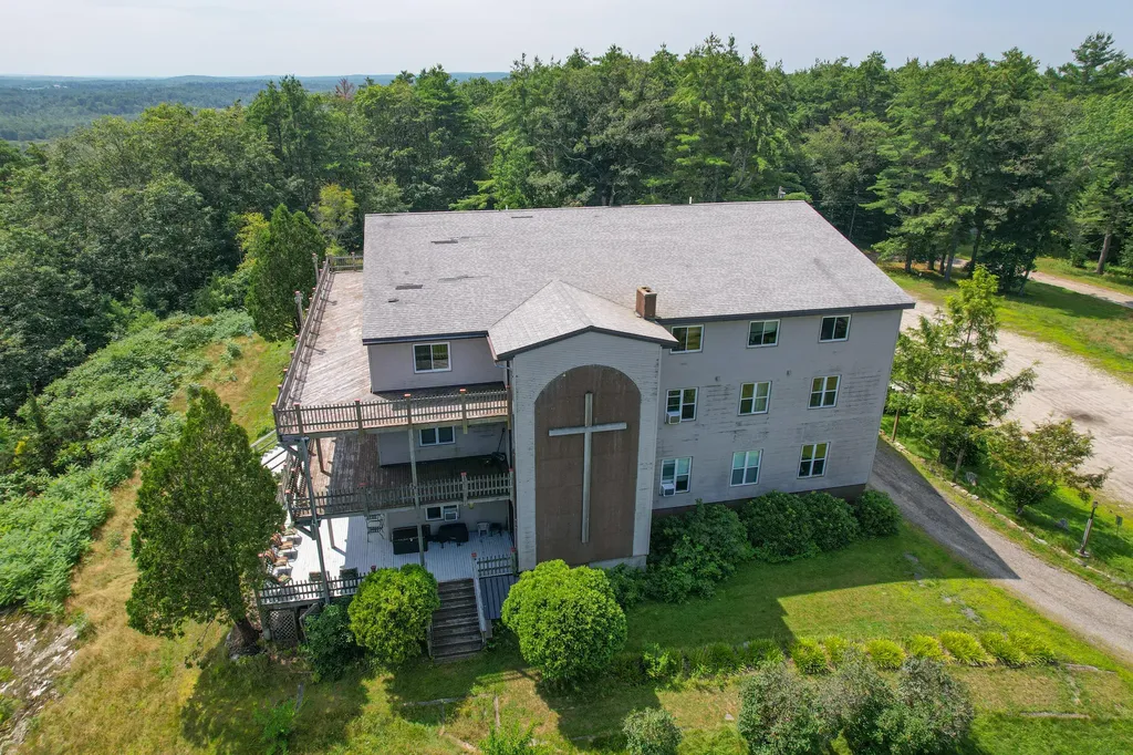 32 Sky-hy Drive Topsham ME 04086