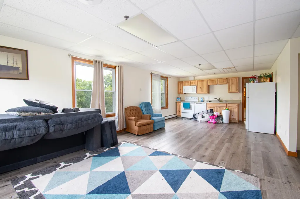 32 Sky-hy Drive Topsham ME 04086