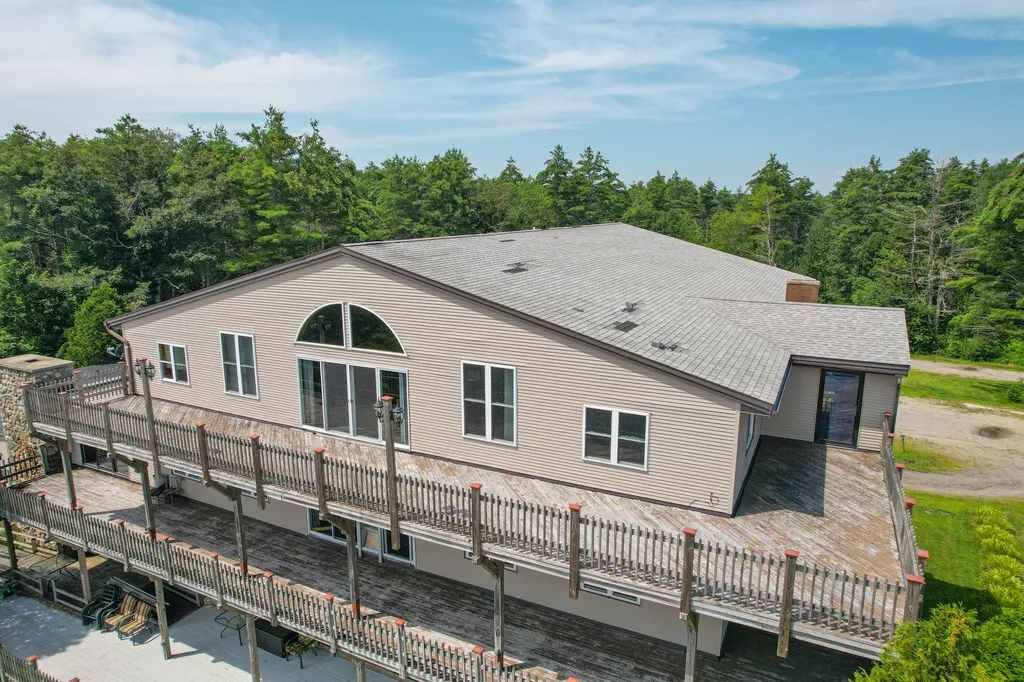 32 Sky-hy Drive Topsham ME 04086