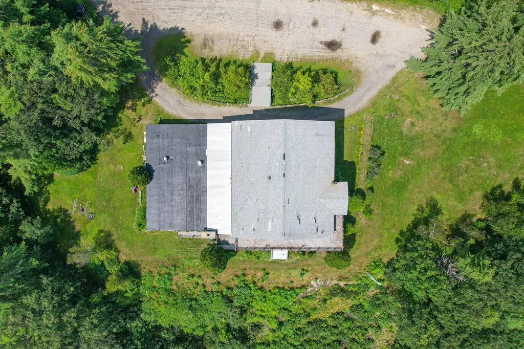 32 Sky-hy Drive Topsham ME 04086