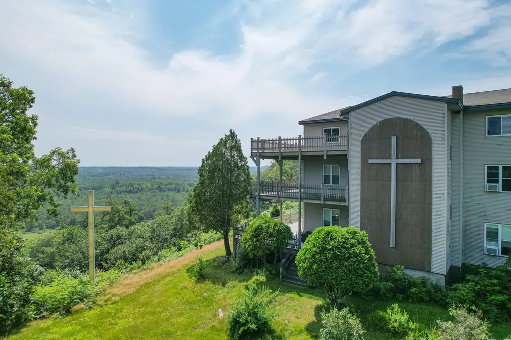32 Sky-hy Drive Topsham ME 04086
