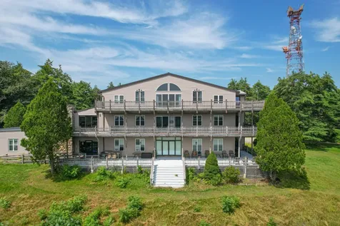 32 Sky-hy Drive Topsham ME 04086
