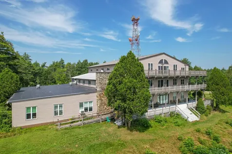 32 Sky-hy Drive Topsham ME 04086