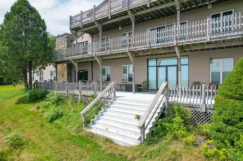 32 Sky-hy Drive Topsham ME 04086