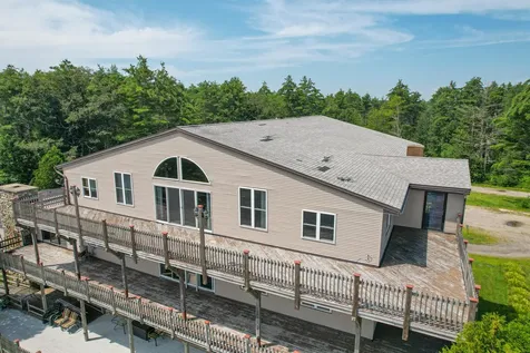 32 Sky-hy Drive Topsham ME 04086