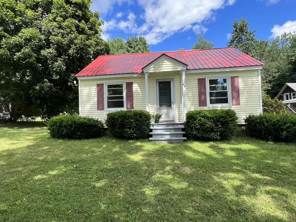 44 Pleasant Street Hampden ME 04444