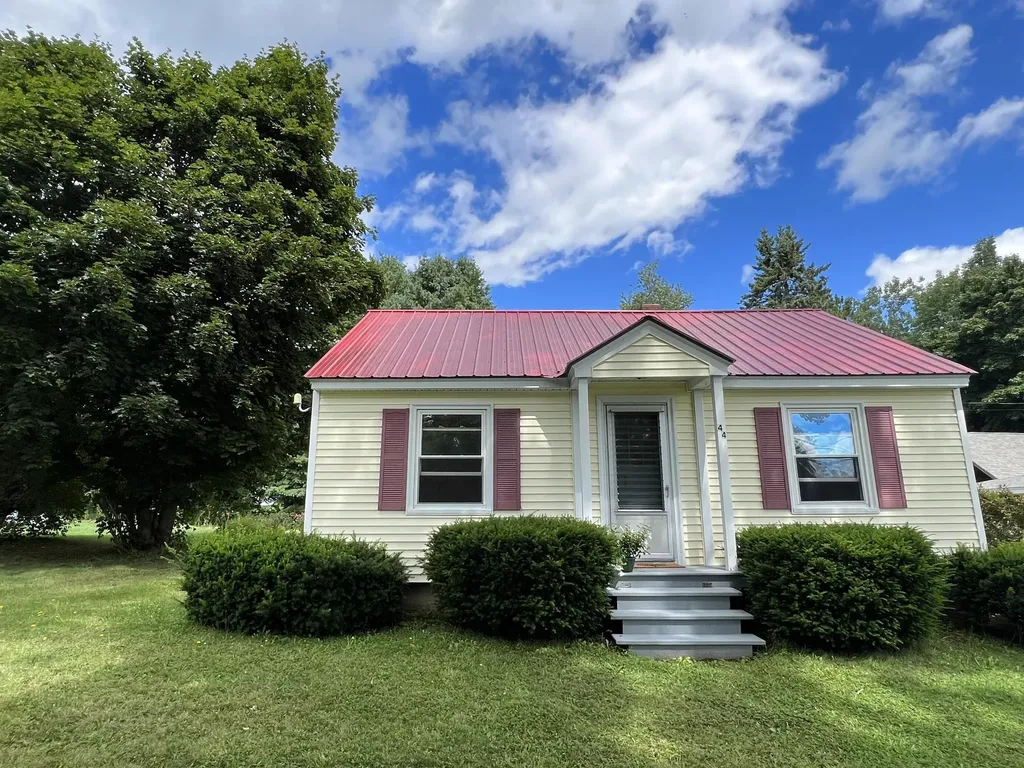 44 Pleasant Street Hampden ME 04444