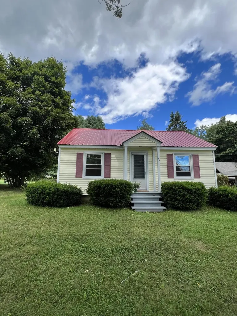 44 Pleasant Street Hampden ME 04444