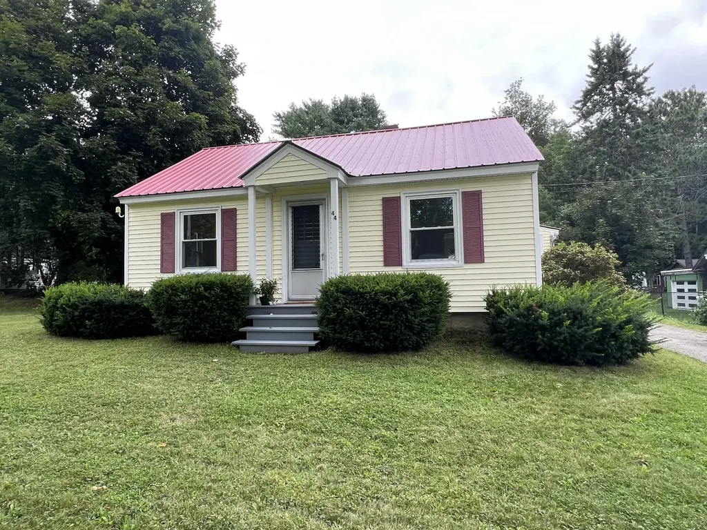 44 Pleasant Street Hampden ME 04444