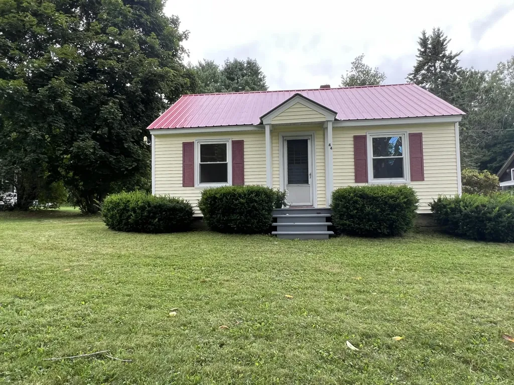 44 Pleasant Street Hampden ME 04444