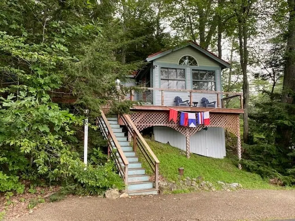 161 Molyneaux Road Camden ME 04843