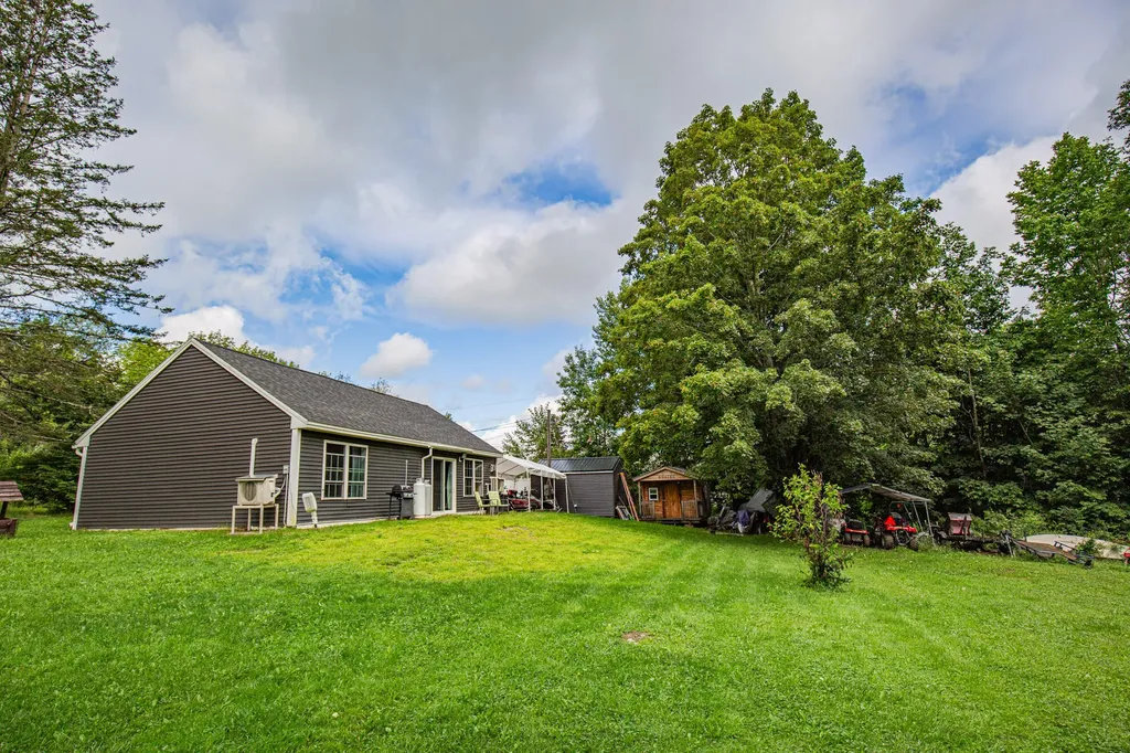 1467 Pushaw Road Glenburn ME 04401