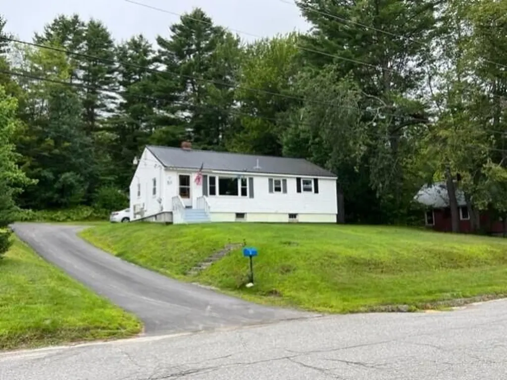 51 Taylor Street Lincoln ME 04457