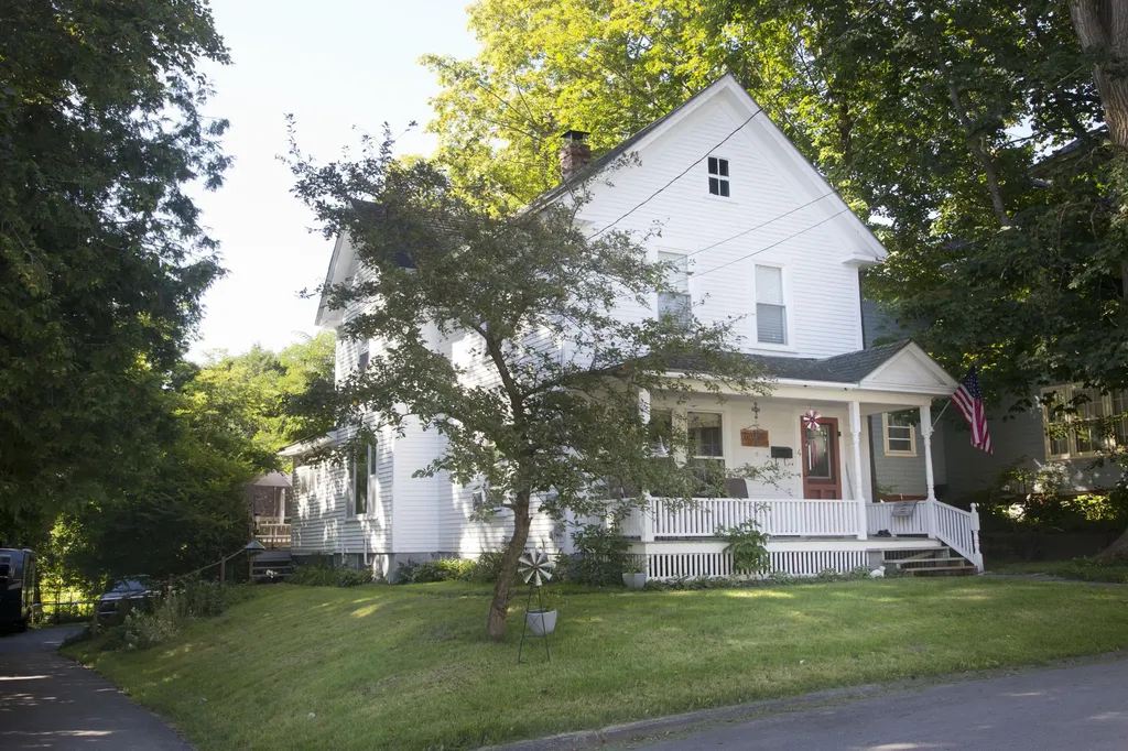 4 Oak Street Old Town ME 04468