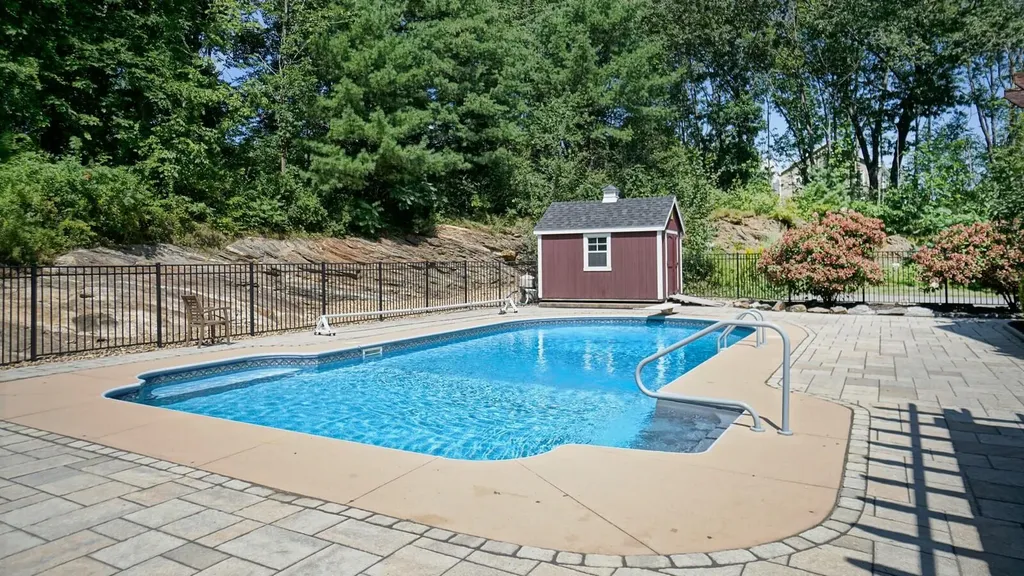 19 Salty Dog Way Falmouth ME 04105
