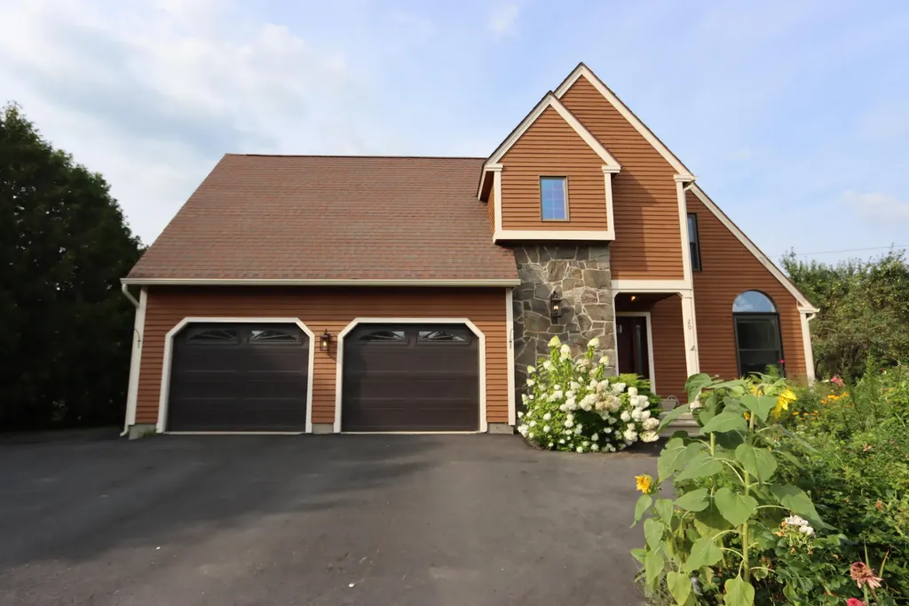 20 Ryan Drive Manchester ME 04351
