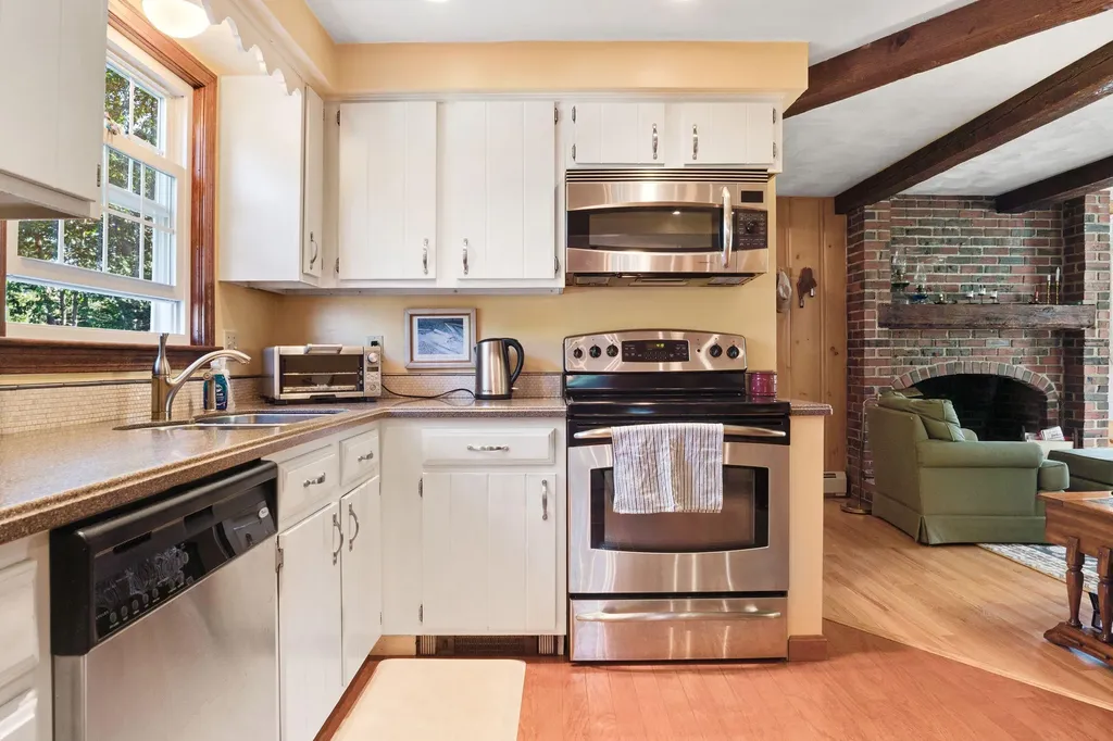15 Cannon Lane Scarborough ME 04074
