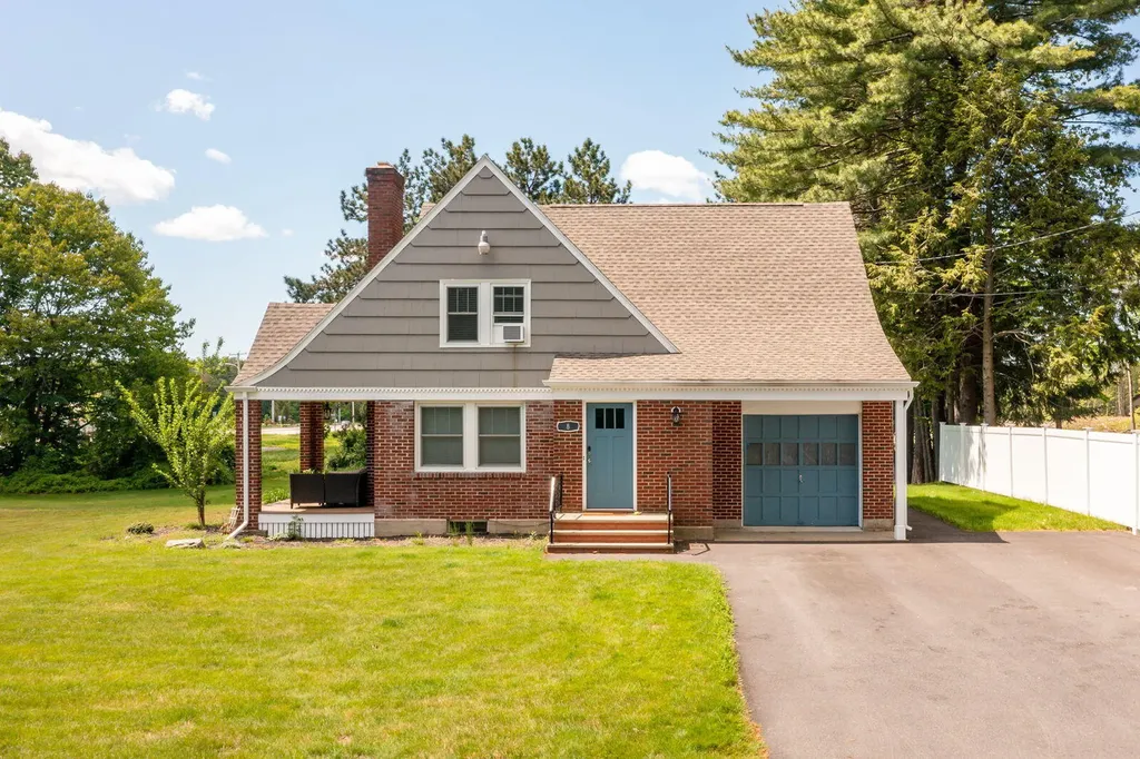 8 Flag Pond Road Saco ME 04072