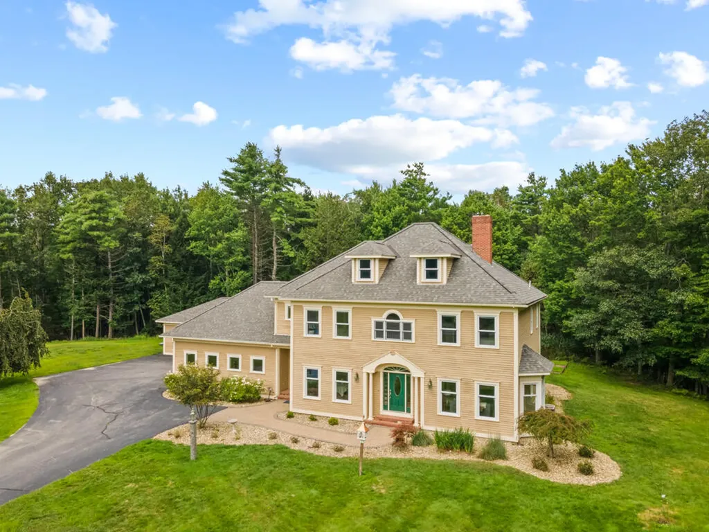 21 Caldwell Circle Lewiston ME 04240